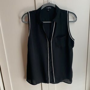 Limited Ashton Black sleeveless button down with white trim.Size Large like new